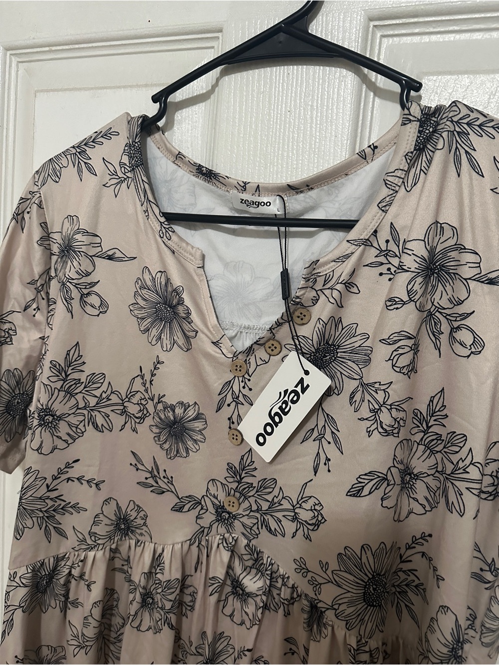 zeagoo Floral Button V-Neck Tunic in Light Beige with Black Print